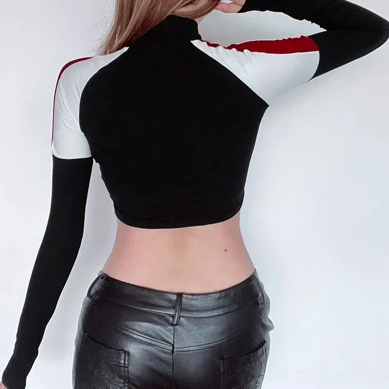 Alternativer Cut-Out Pullover im techwearStil mit Patchwork Design